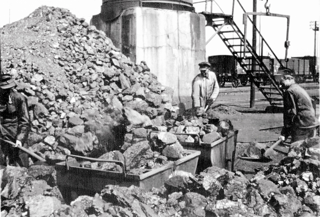 ca. 1950 Bekohlung_Stadtarchiv (1024x696)