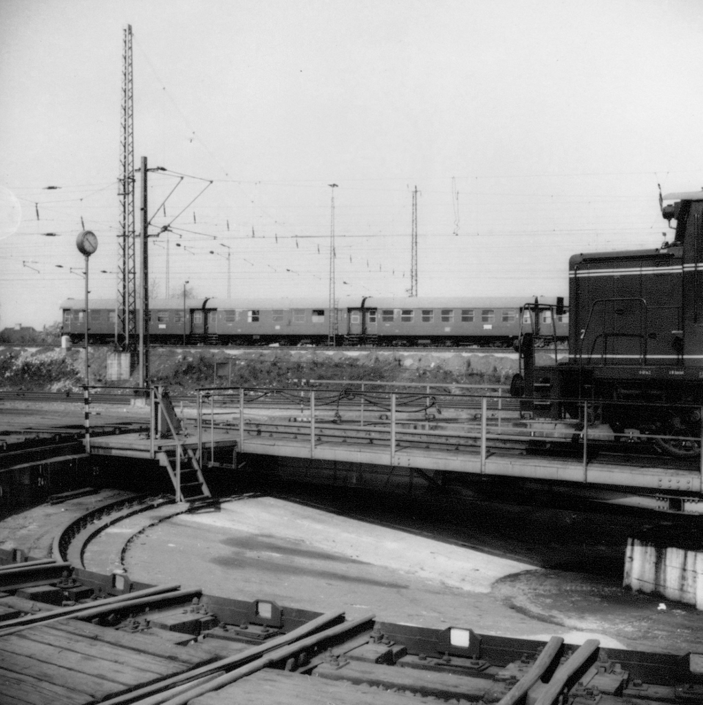 1974-04-06_Drehscheibe_1 (1022x1024)