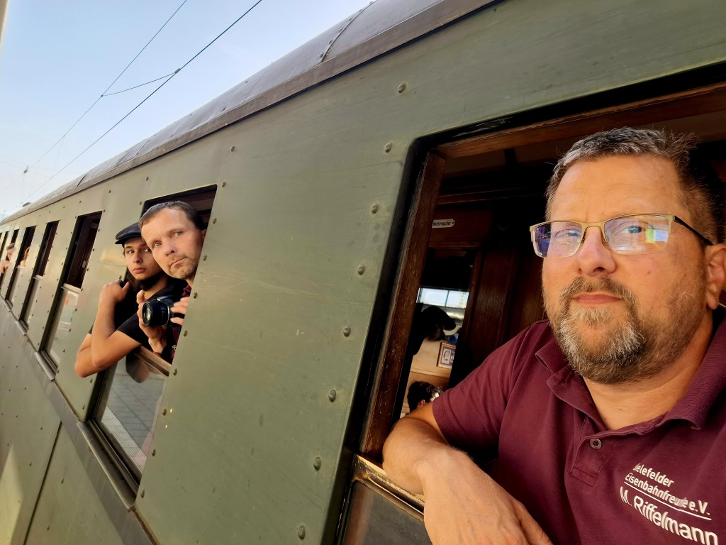 20250614_184035 (1024)